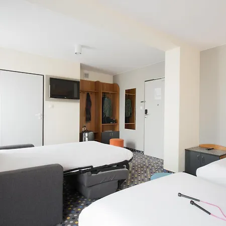 Ibis Styles Warszawa West מלון